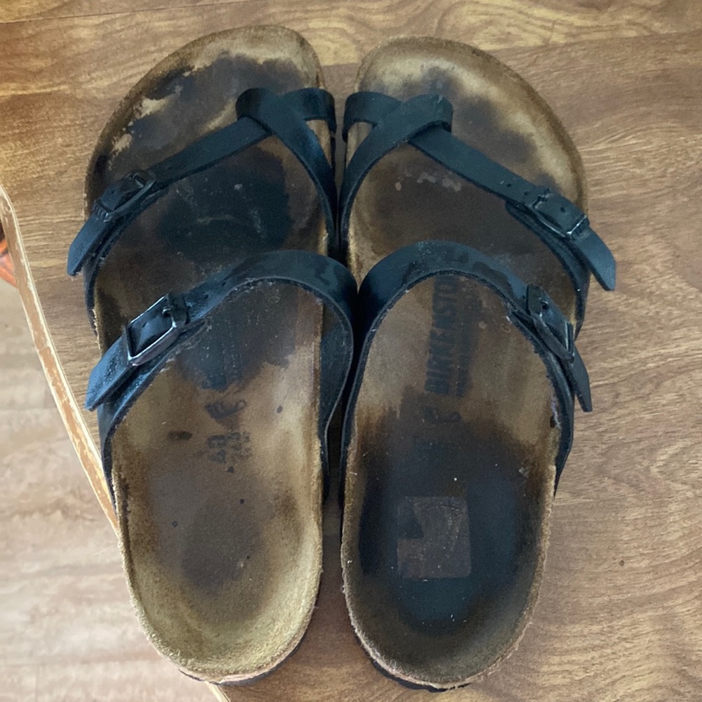 Black sandal Birkenstocks size 40